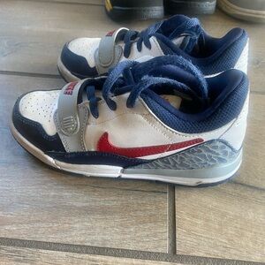 Nike Air Jordan Classic low top sneakers in Navy Blue